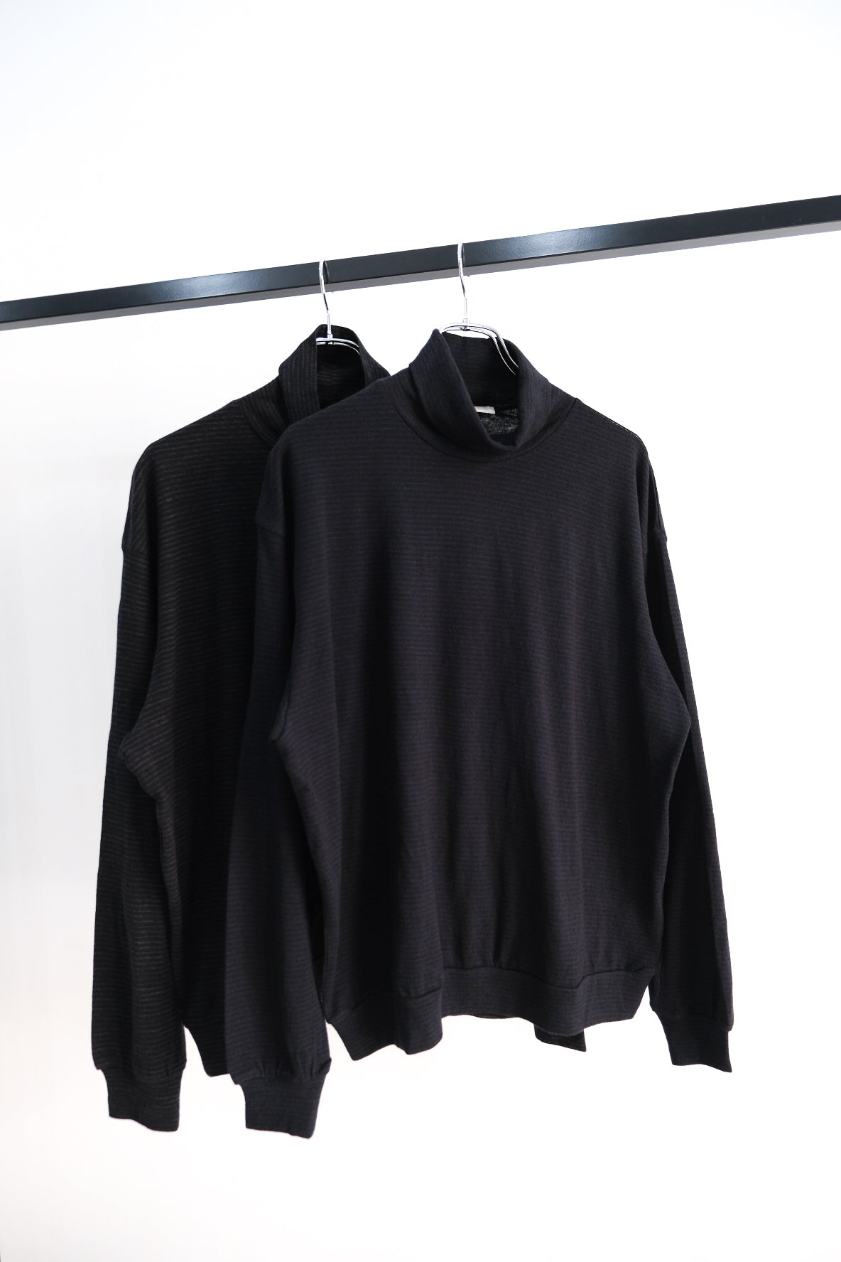 SUPER FINE WOOL COTTON TURTLE-NECK TOP