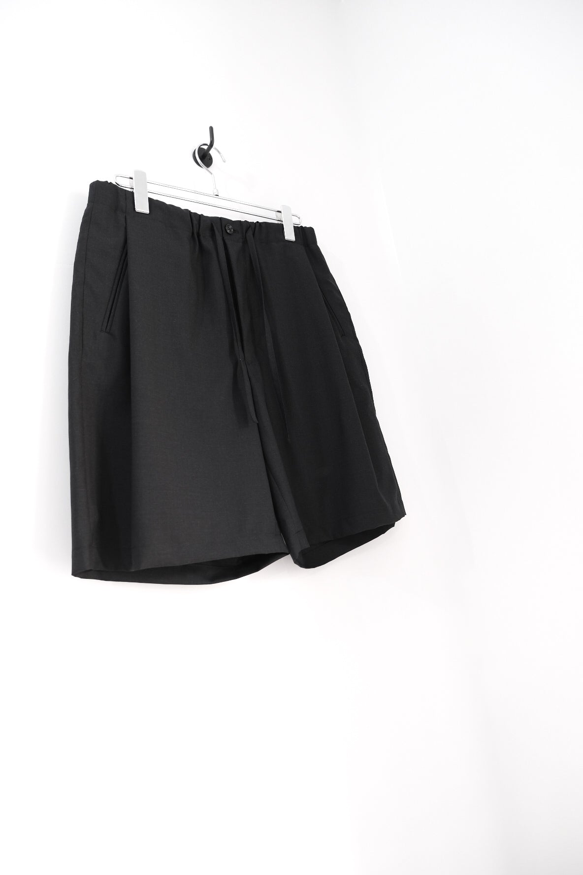 SUPER FINE WOOL TROPICAL DRAWSTRING SHORTS