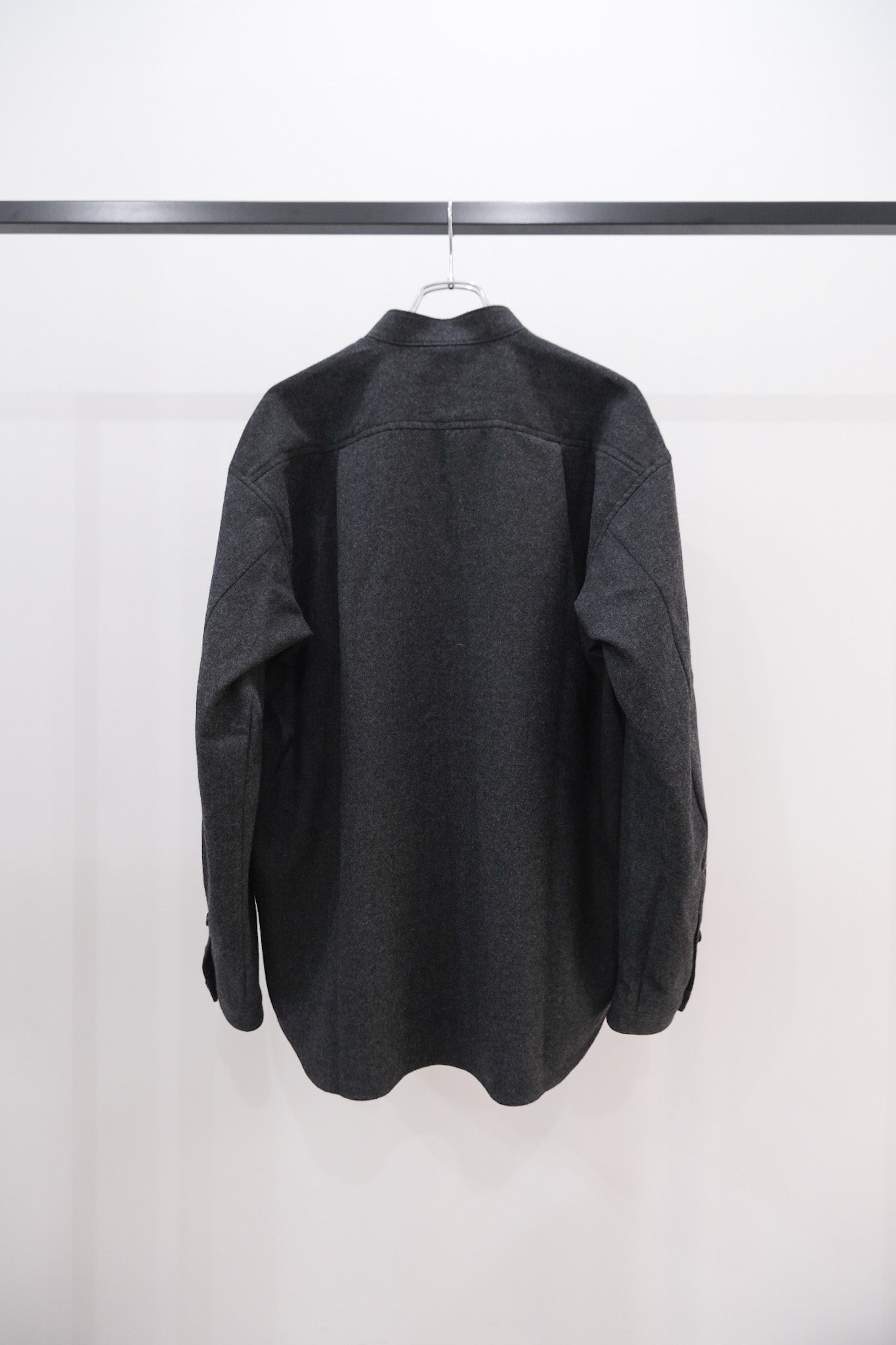 Full-length wool stand collar shirt