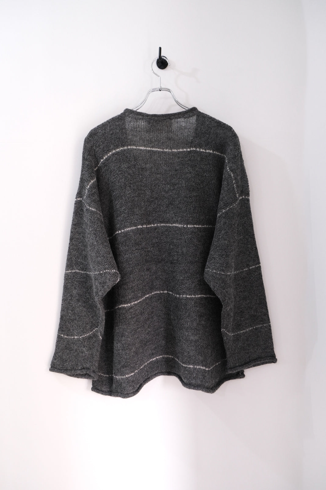 V-NECK LINE BORDER SWEATER