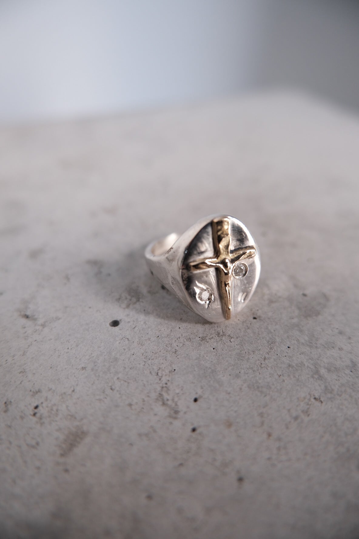 14K Crucfix Oval W 2 Diamonds