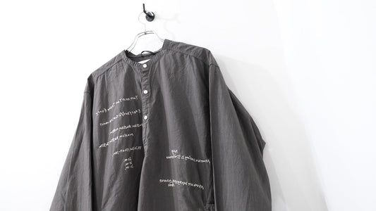 転｜HAND-EMBROIDERED MESSAGE SHIRT｜INNAT 26SS｜えん -en-