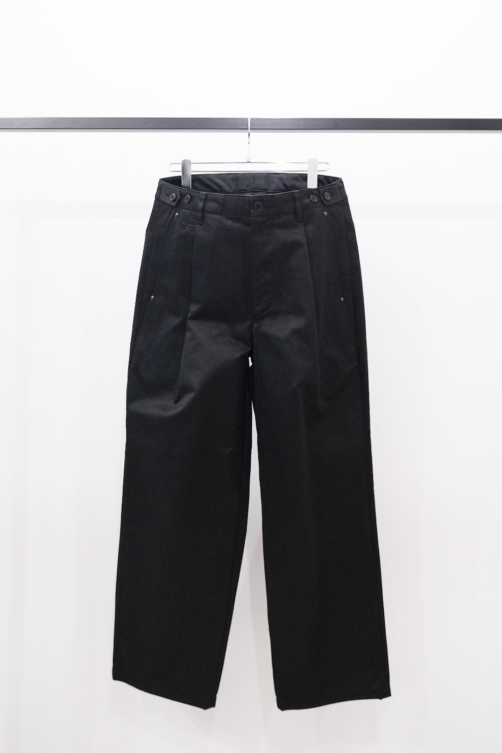 FINX COTTON WEST-POINT TUCKED PANTS