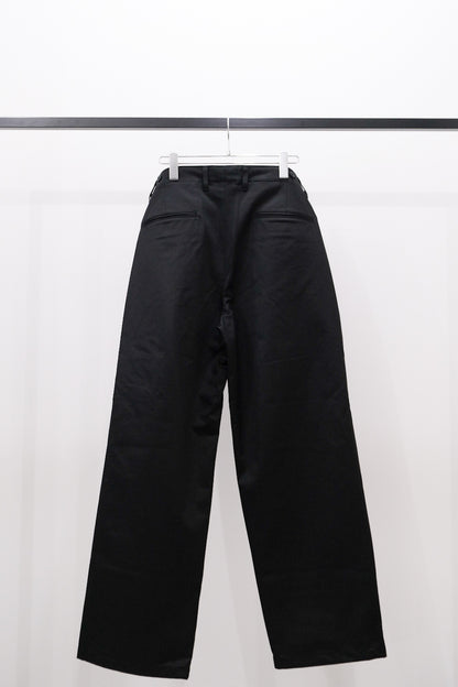 FINX COTTON WEST-POINT TUCKED PANTS