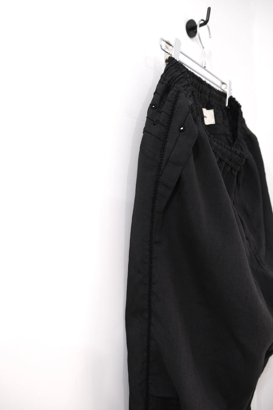 Embroidery knee-tuck pants