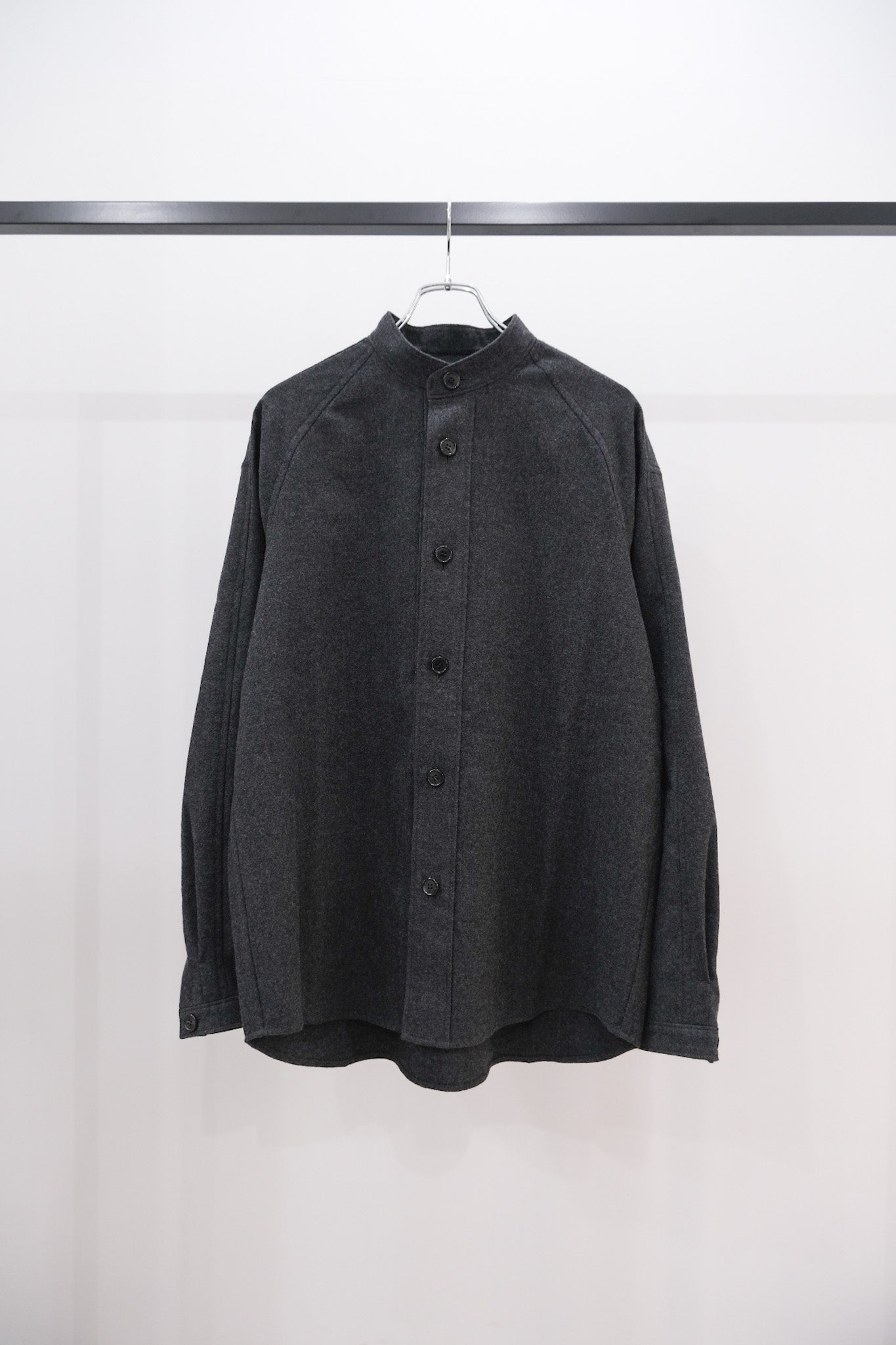 Full-length wool stand collar shirt
