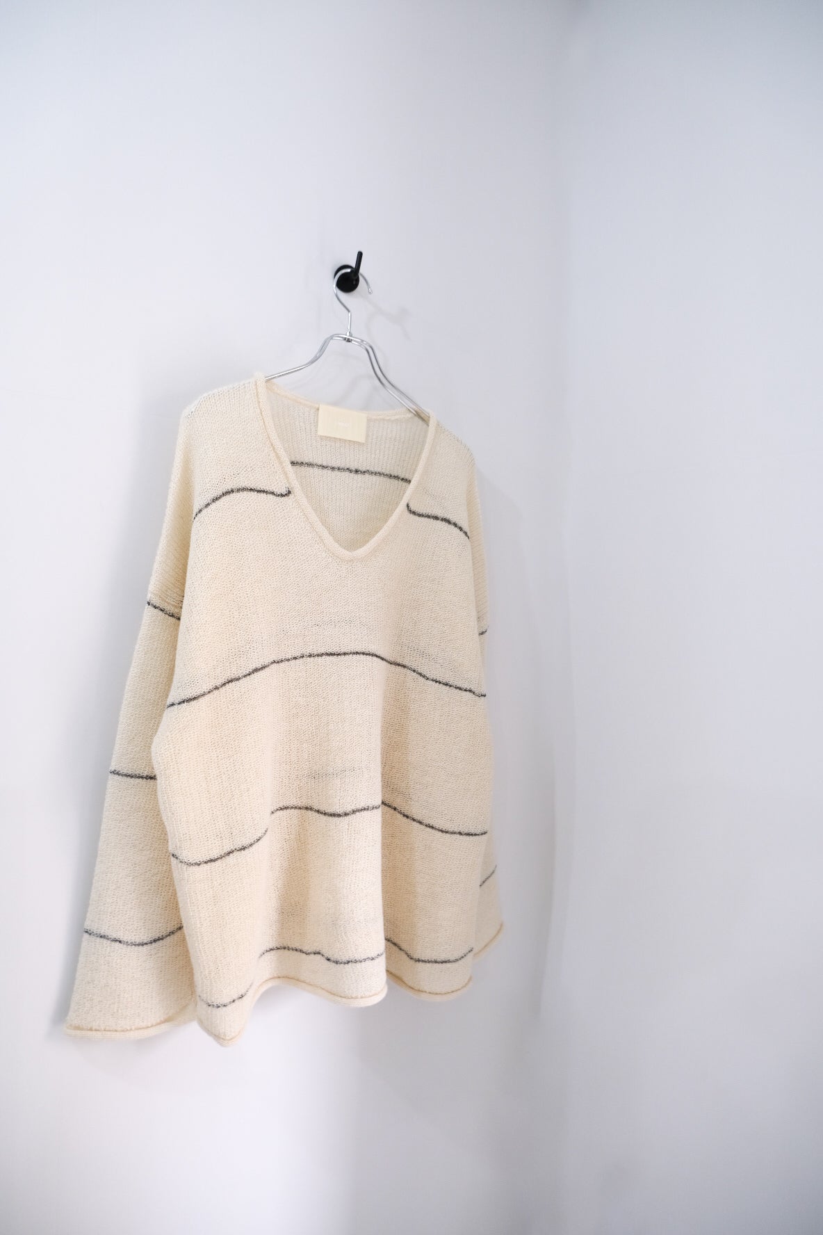 V-NECK LINE BORDER SWEATER