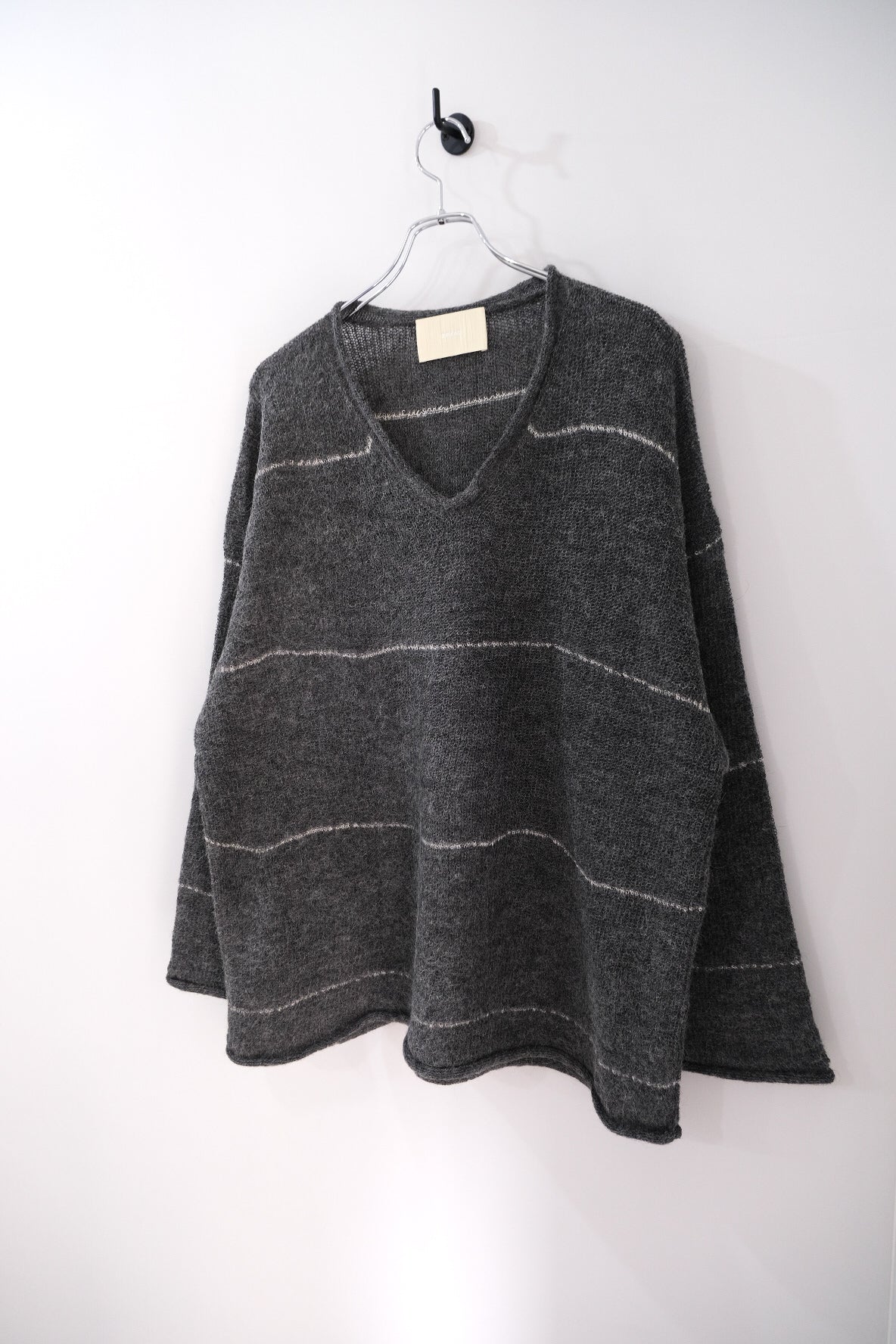 V-NECK LINE BORDER SWEATER
