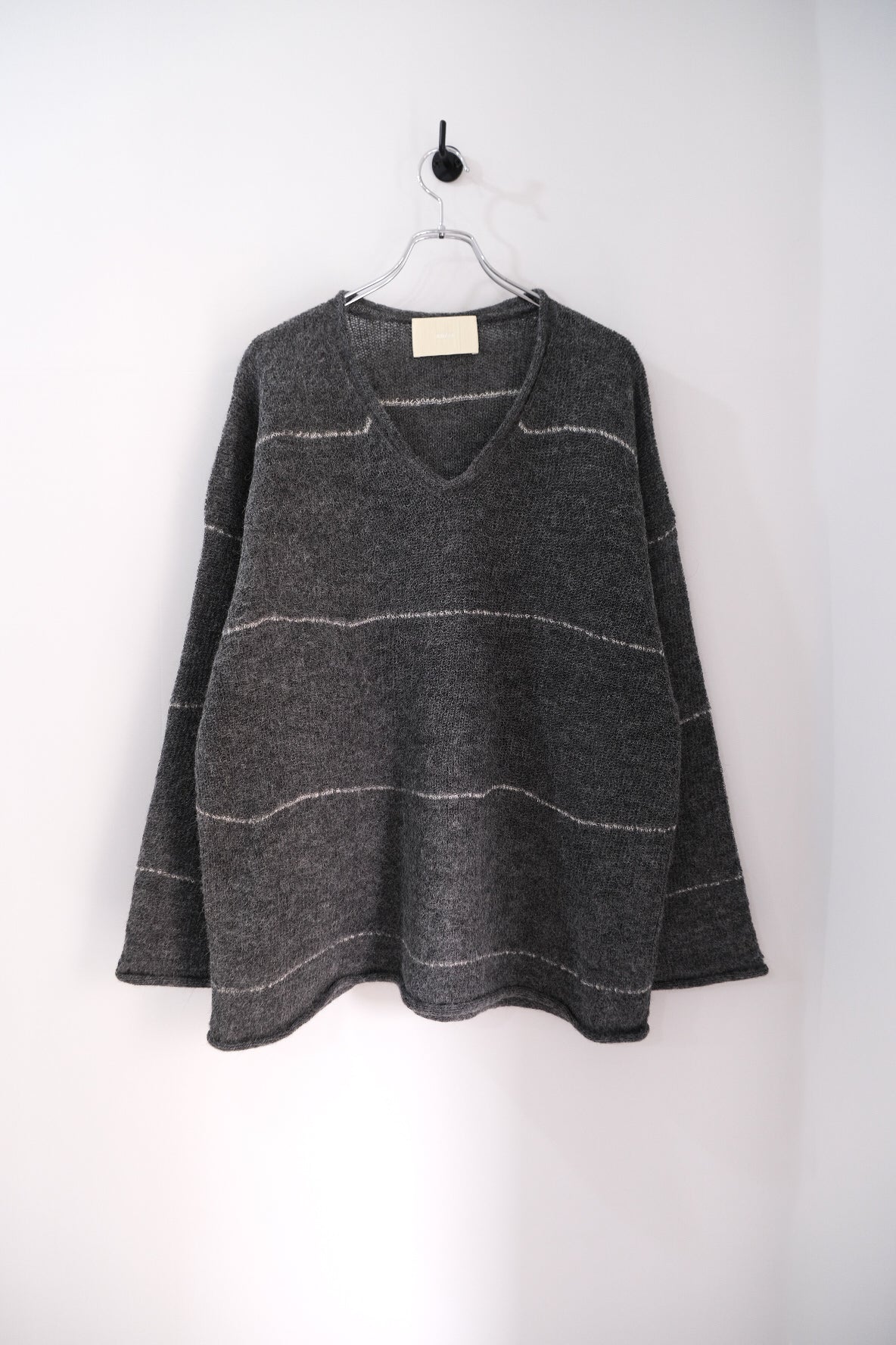 V-NECK LINE BORDER SWEATER