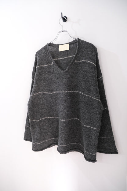 V-NECK LINE BORDER SWEATER