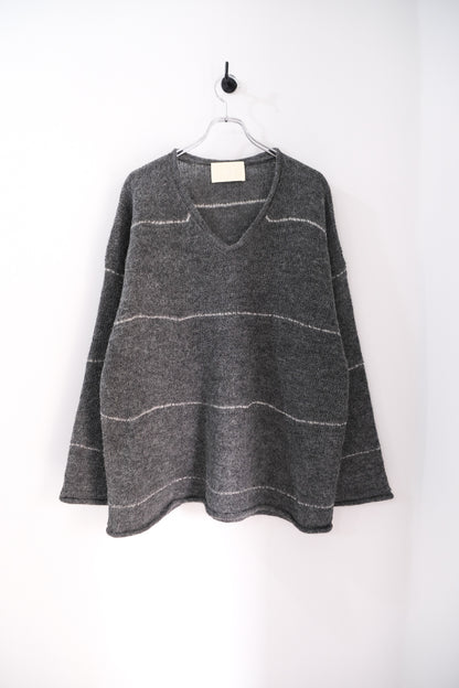 V-NECK LINE BORDER SWEATER