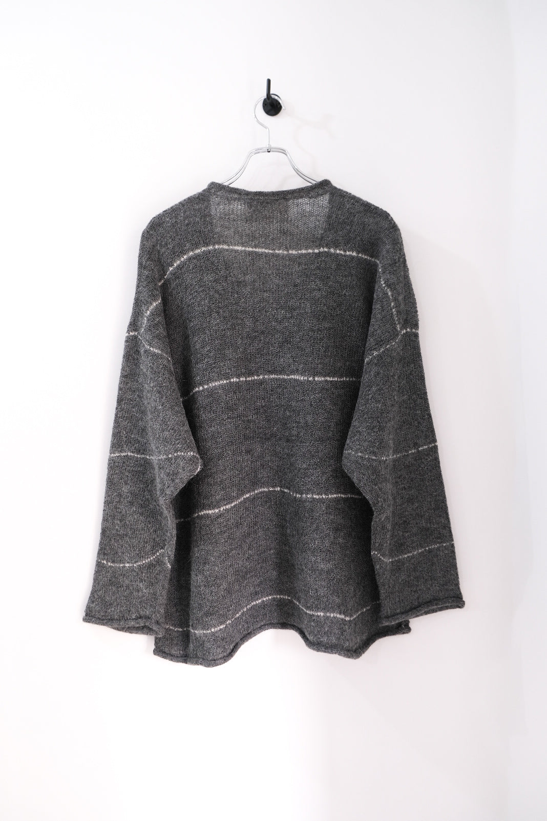 V-NECK LINE BORDER SWEATER