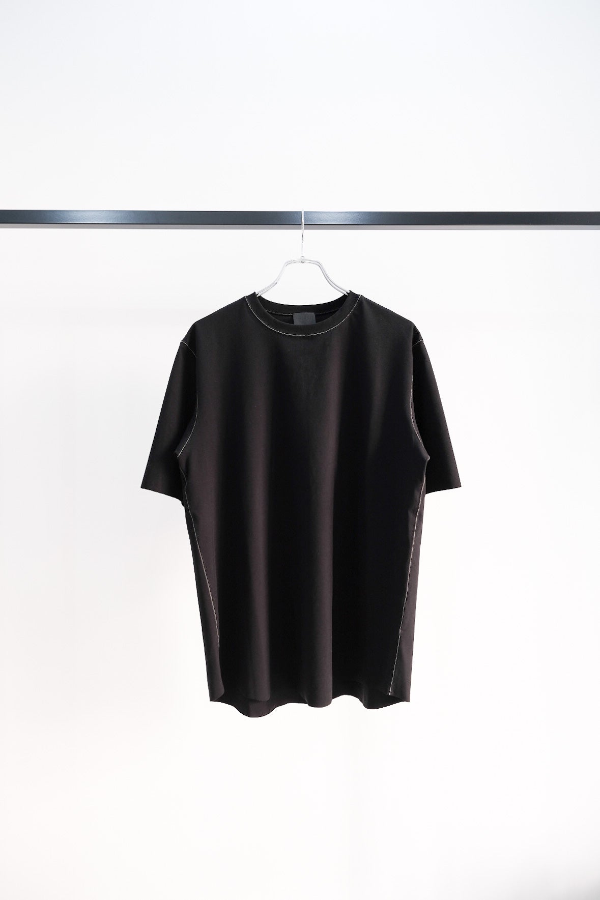 High twist free cut punch/T-shirt