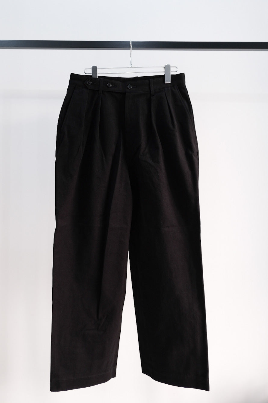 WASHED BIZEN GABADINE TUCKED PANTS