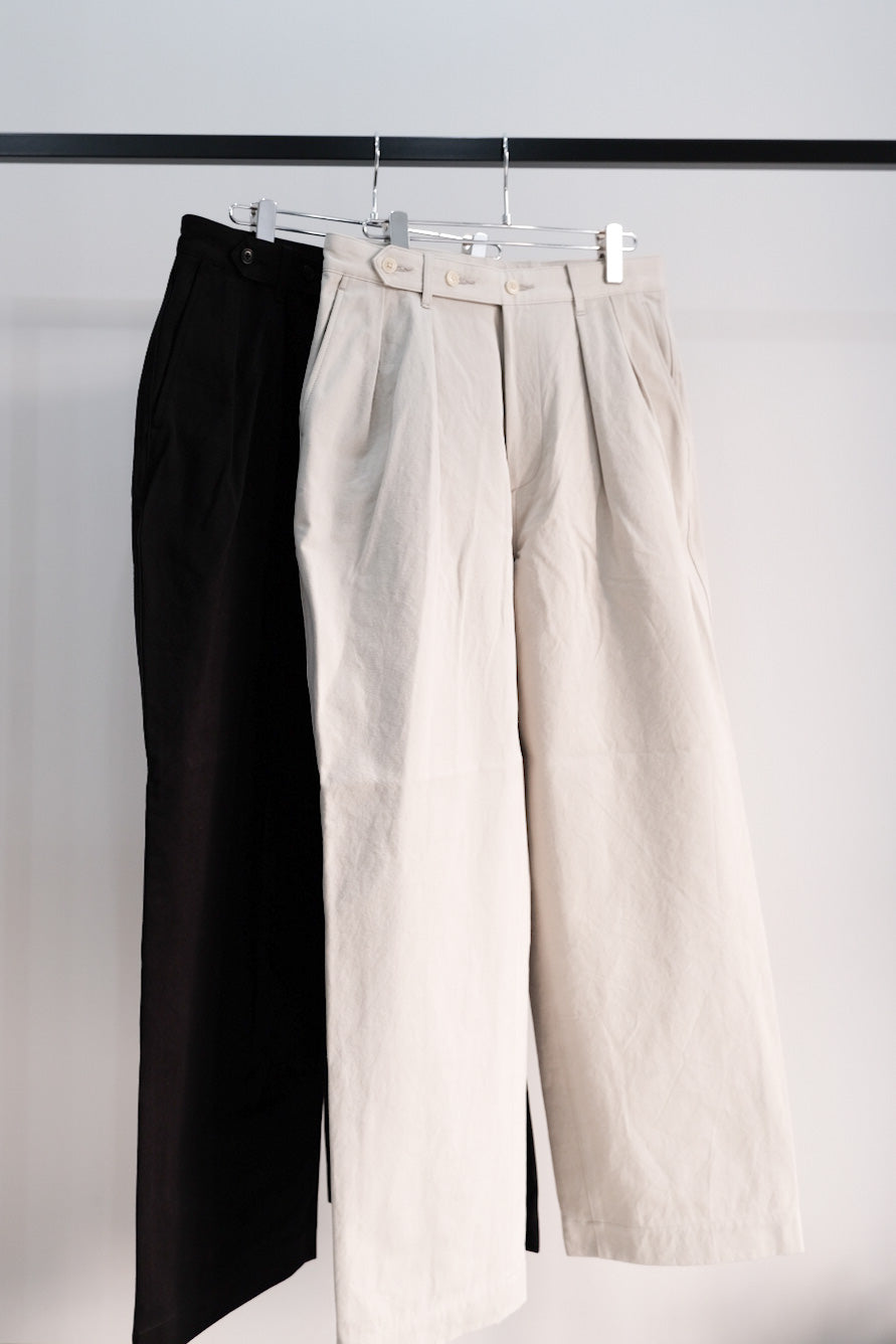 WASHED BIZEN GABADINE TUCKED PANTS